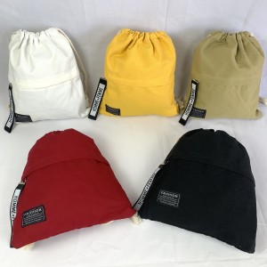 D199*CX240 MOCHILA COM FECHAMENTO ATRAVES DE ZÍPER E A SUPERFÍCIE EXTERIOR EM MA