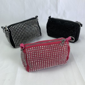 D162*CX180 BOLSA DE MÃO COM FECHAMENTO ATRAVES DE ZÍPER E A SUPERFÍCIE EXTERIOR